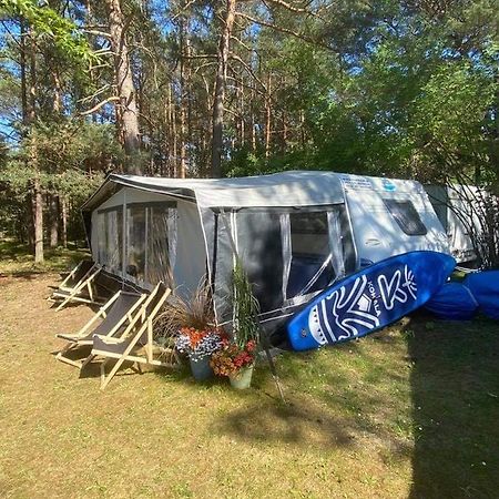 Hotel Przyczepa Abordaz Na Campingu Kormoran Hel Exterior foto