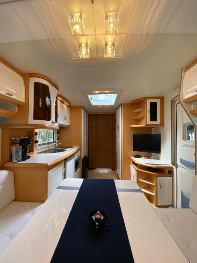 Hotel Przyczepa Abordaz Na Campingu Kormoran Hel Exterior foto