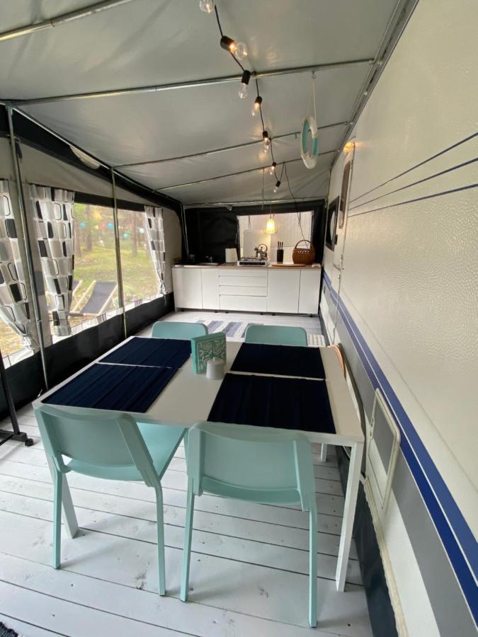 Hotel Przyczepa Abordaz Na Campingu Kormoran Hel Exterior foto
