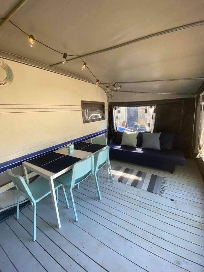 Hotel Przyczepa Abordaz Na Campingu Kormoran Hel Exterior foto